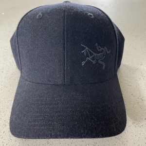 Arc’teryx wool flex fit ball cap